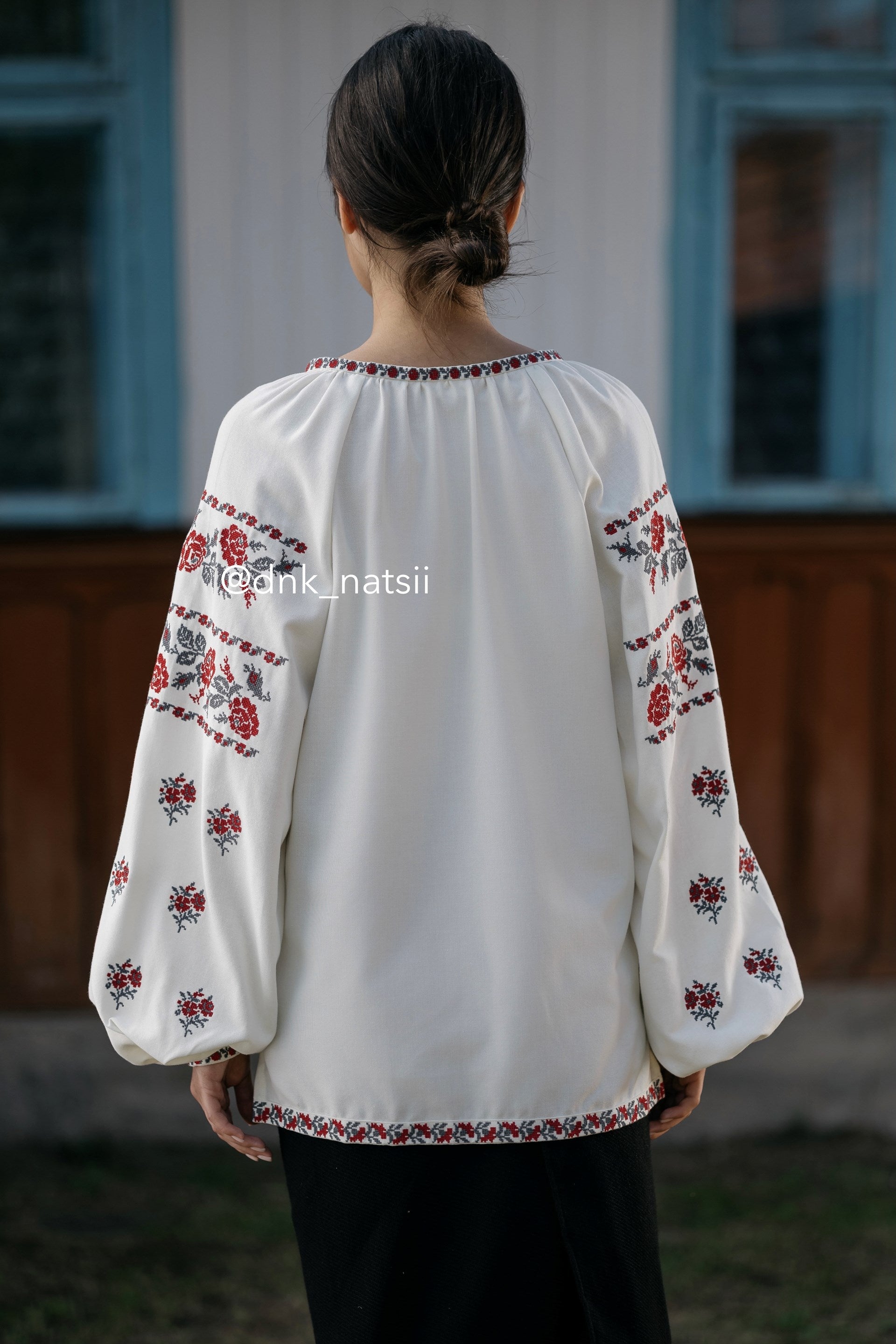 Вишиванка жіноча "Ликерія"(молочна)