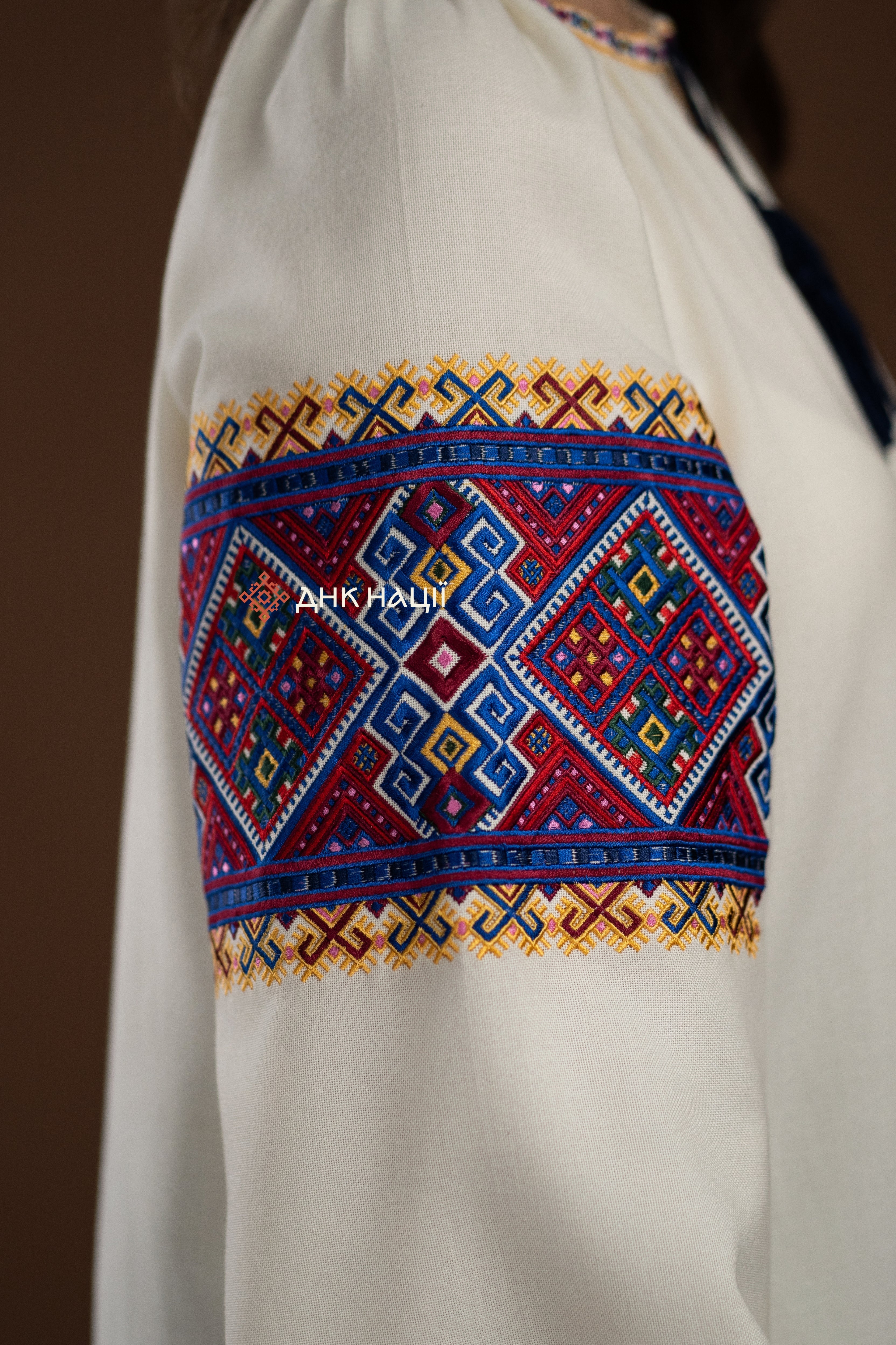 Вишиванка жіноча "Верховинка"(молочна)