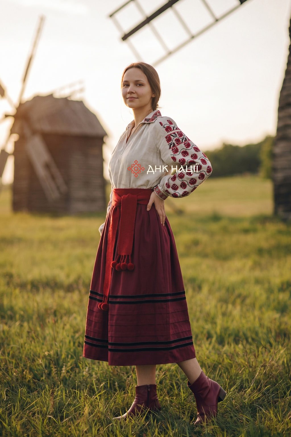 Вишиванка жіноча "Кустина "(сіра)