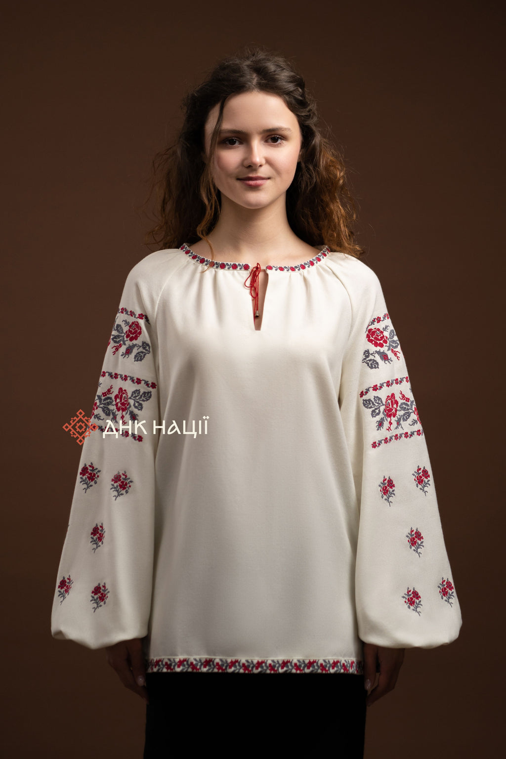 Вишиванка жіноча "Ликерія"(молочна)