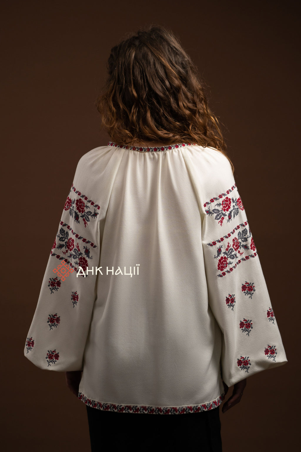 Вишиванка жіноча "Ликерія"(молочна)