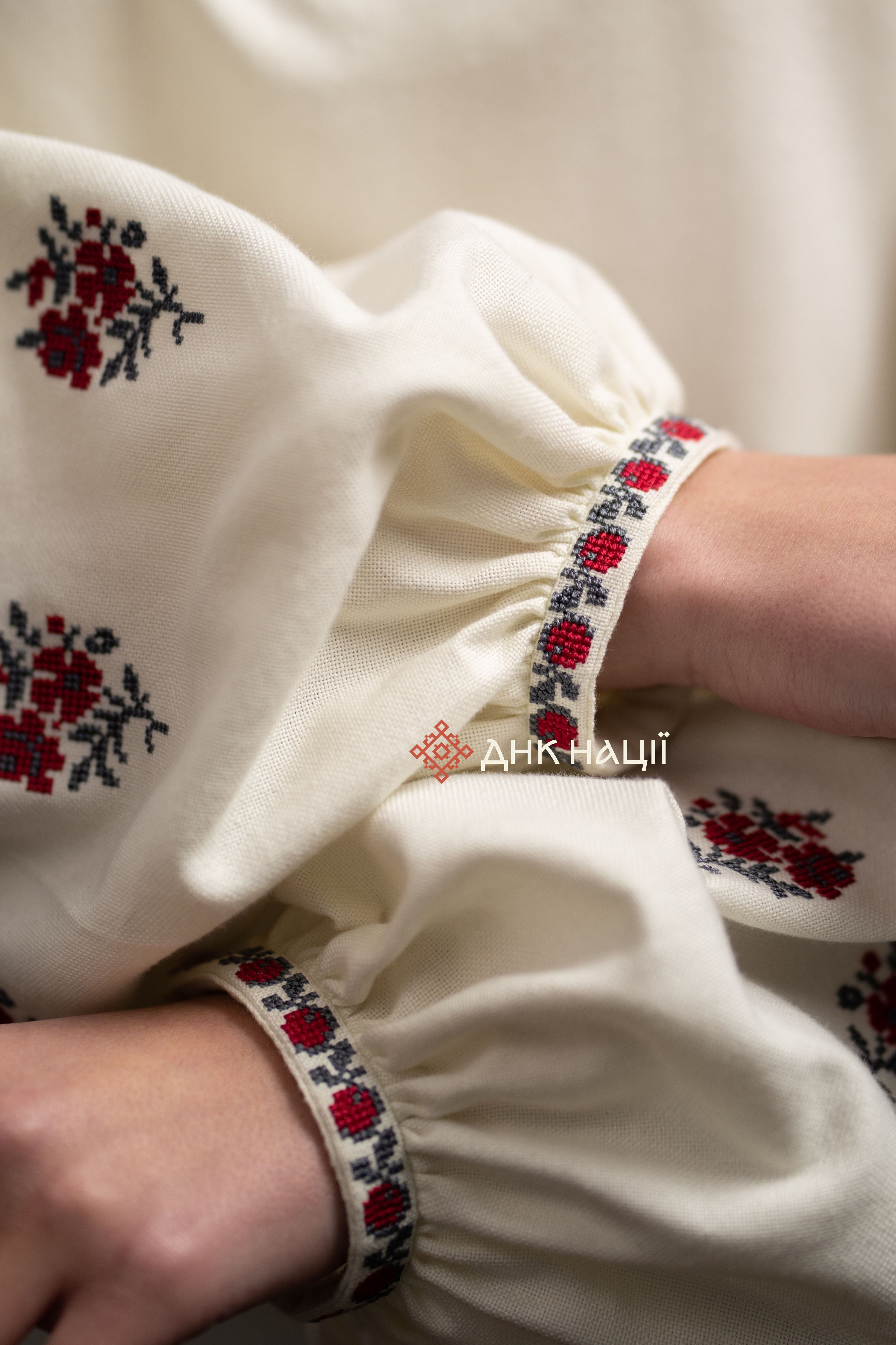 Вишиванка жіноча "Ликерія"(молочна)