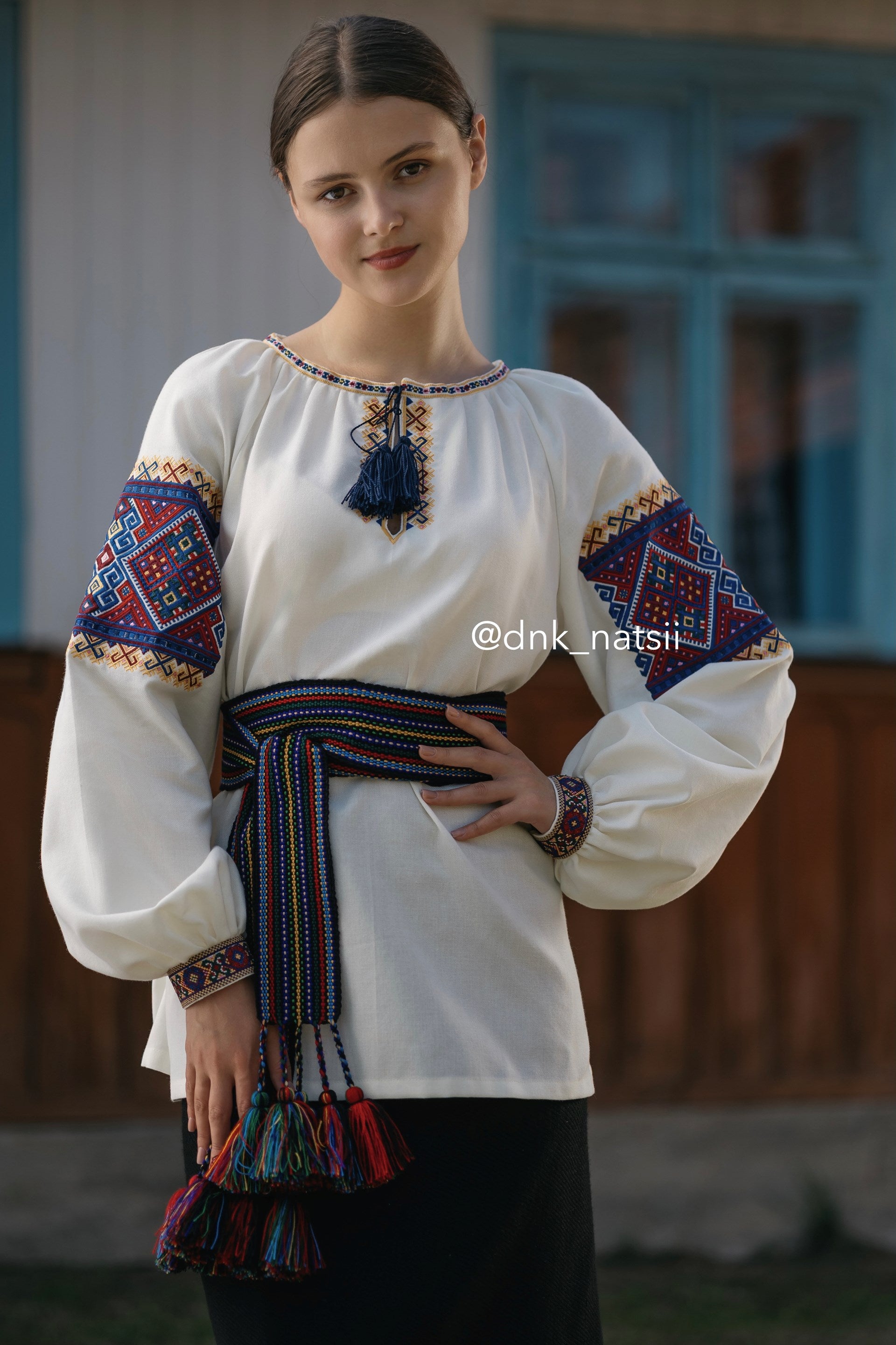 Вишиванка жіноча "Верховинка"(молочна)