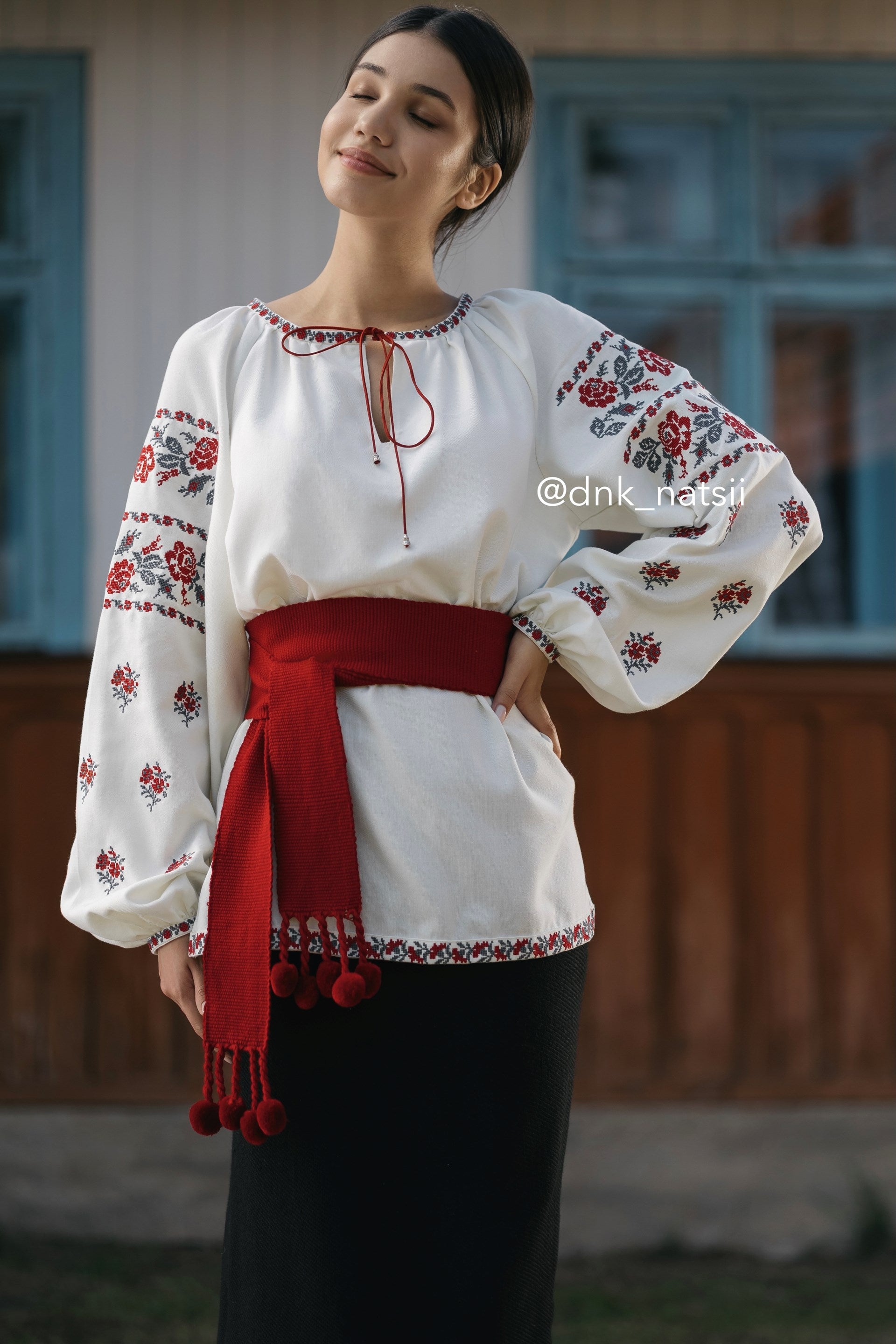 Вишиванка жіноча "Ликерія"(молочна)