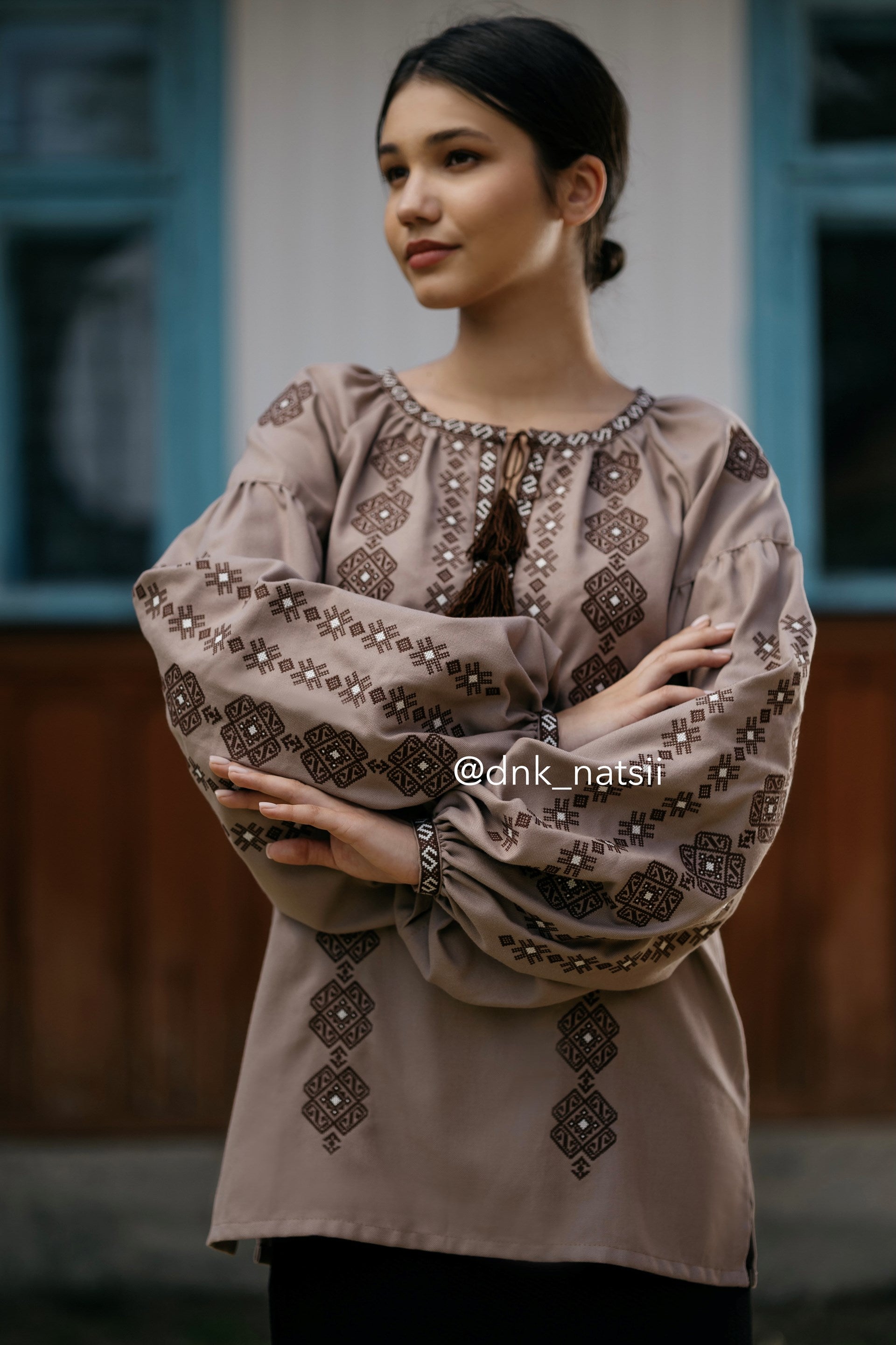 Вишиванка жіноча "Благовільна"(коричнева)