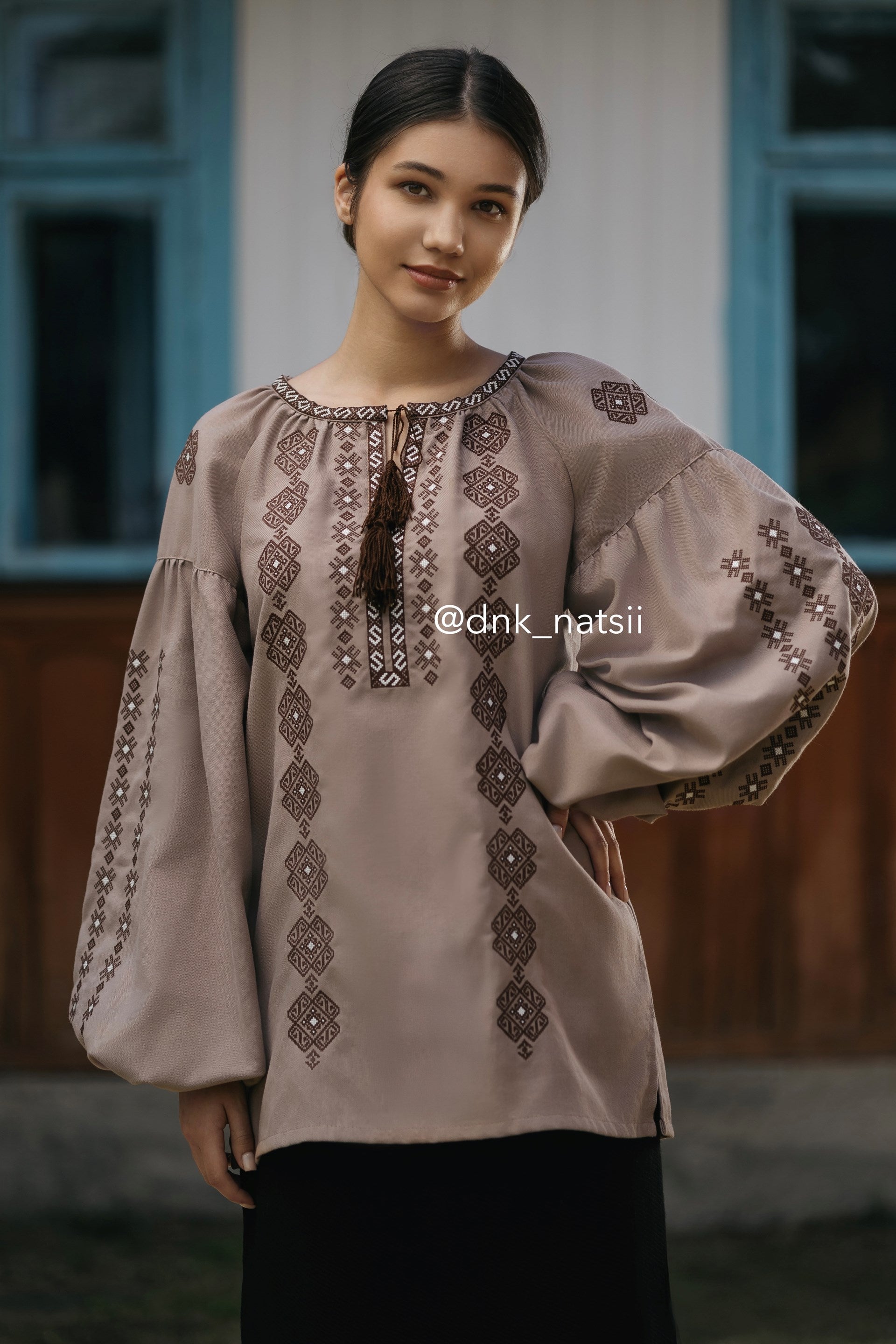 Вишиванка жіноча "Благовільна"(коричнева)