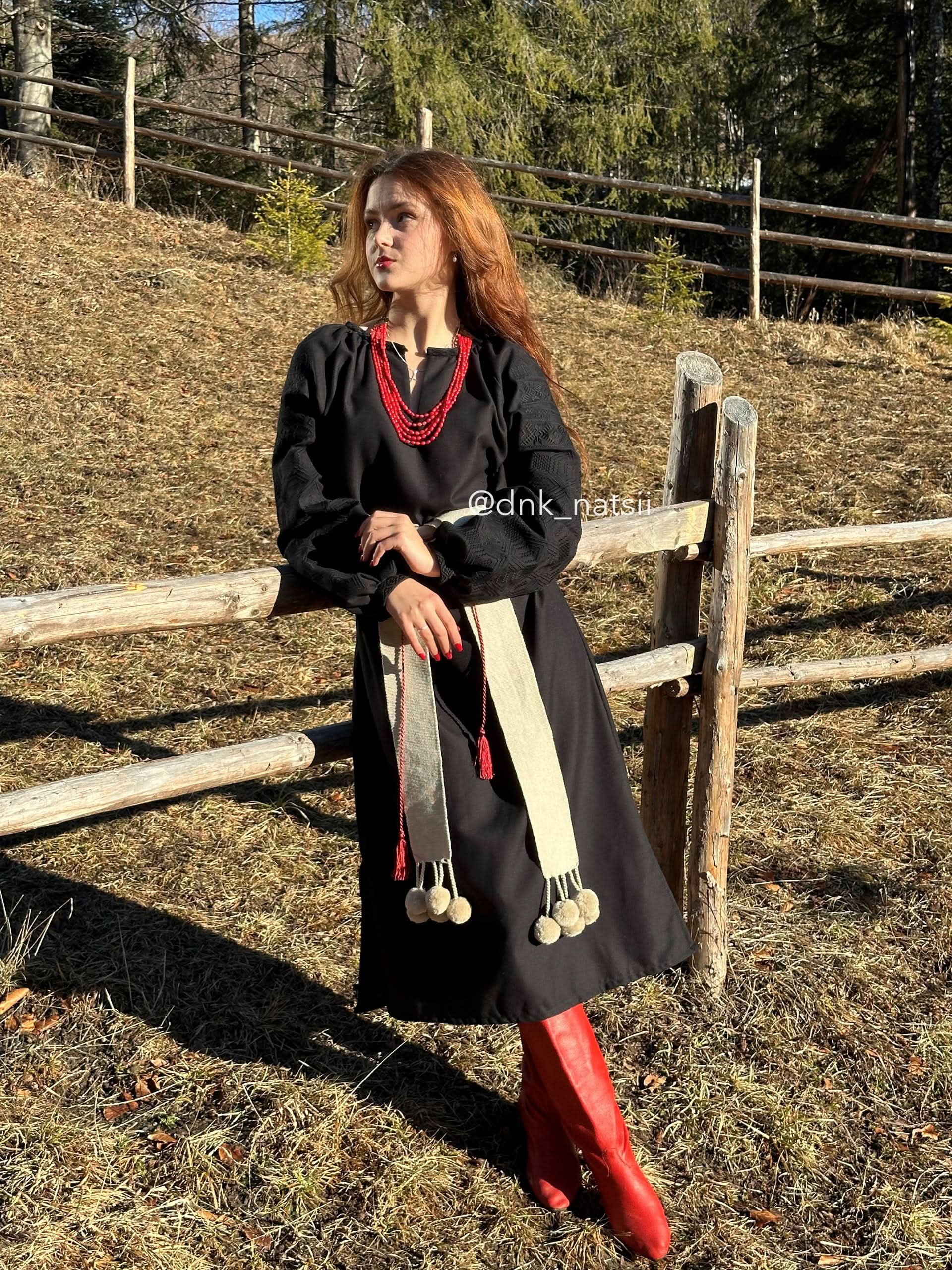 Вишита сукня "Десна (2)"(чорна) - Інтернет-Магазин вишиванок ДНК Нації