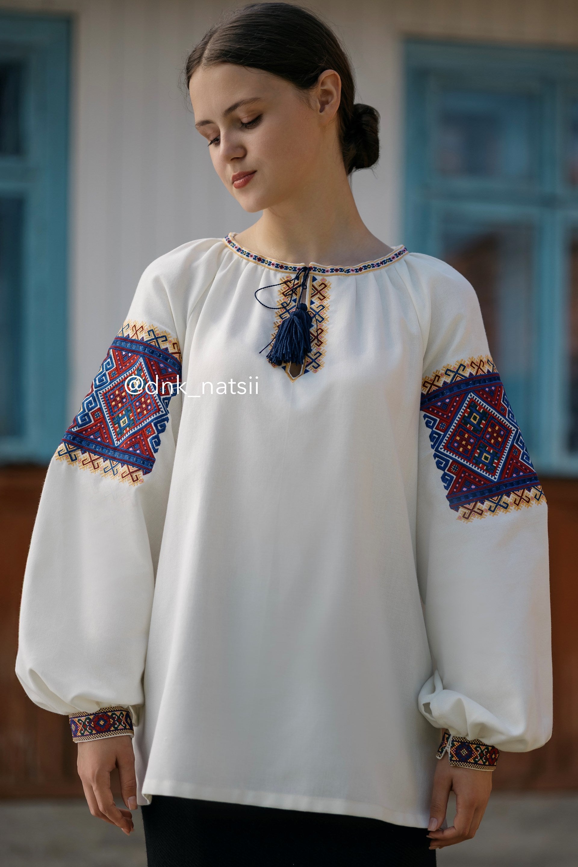 Вишиванка жіноча "Верховинка"(молочна)