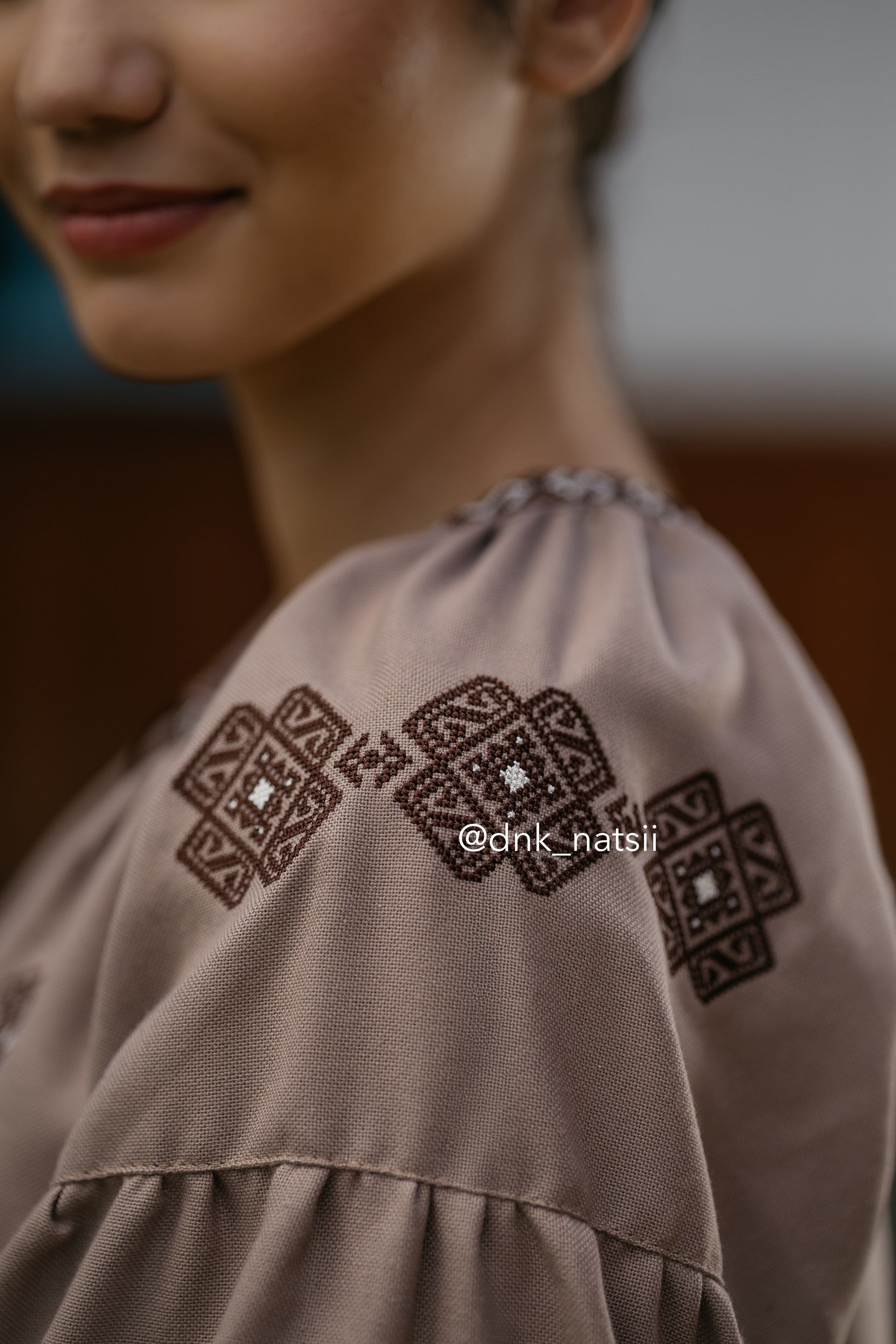 Вишиванка жіноча "Благовільна"(коричнева)