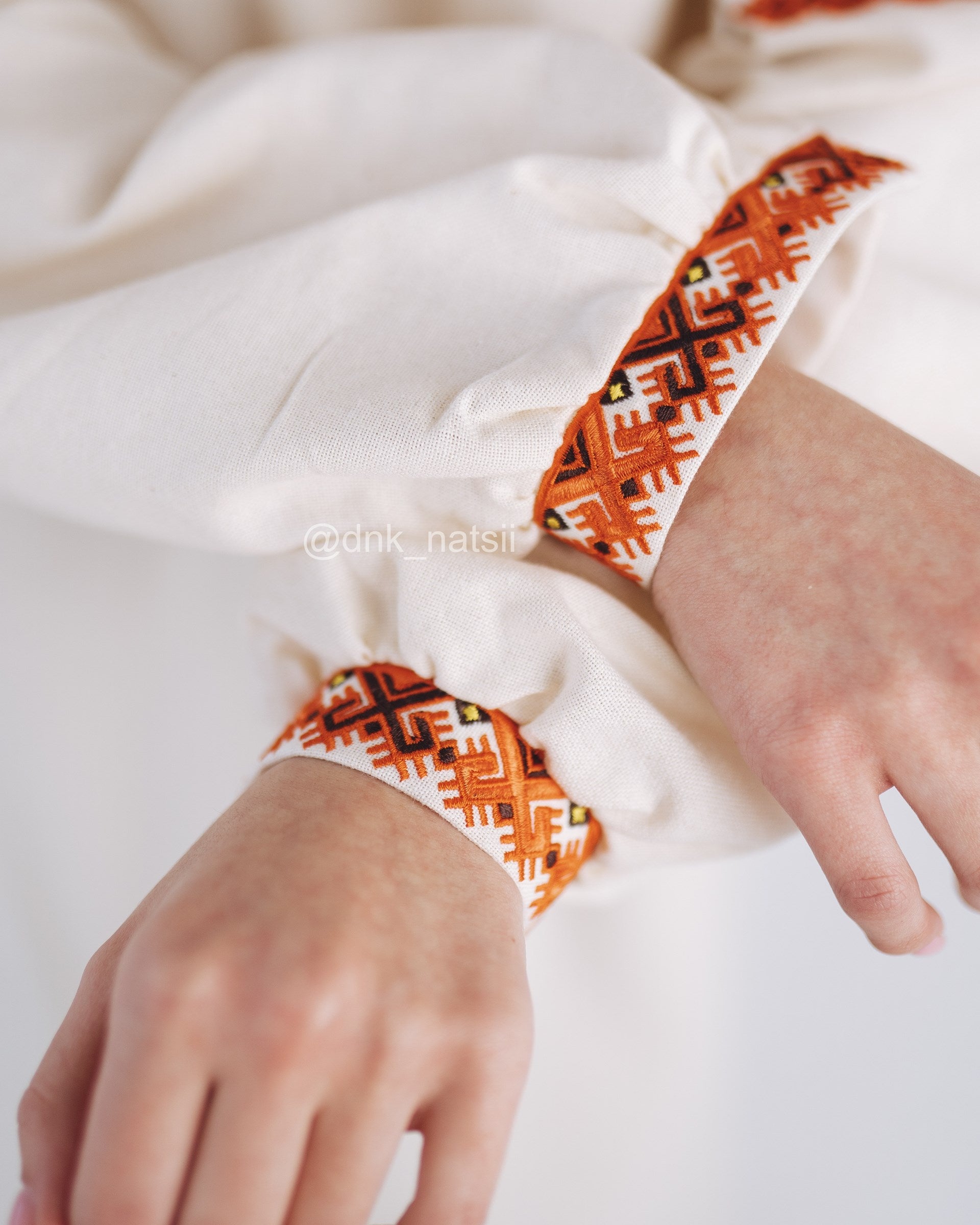 Вишиванка жіноча "Закарпатська (2)"(молочна)