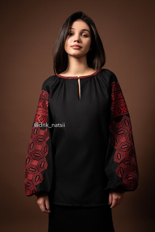 Вишиванка жіноча "Десна (4)"(чорна)