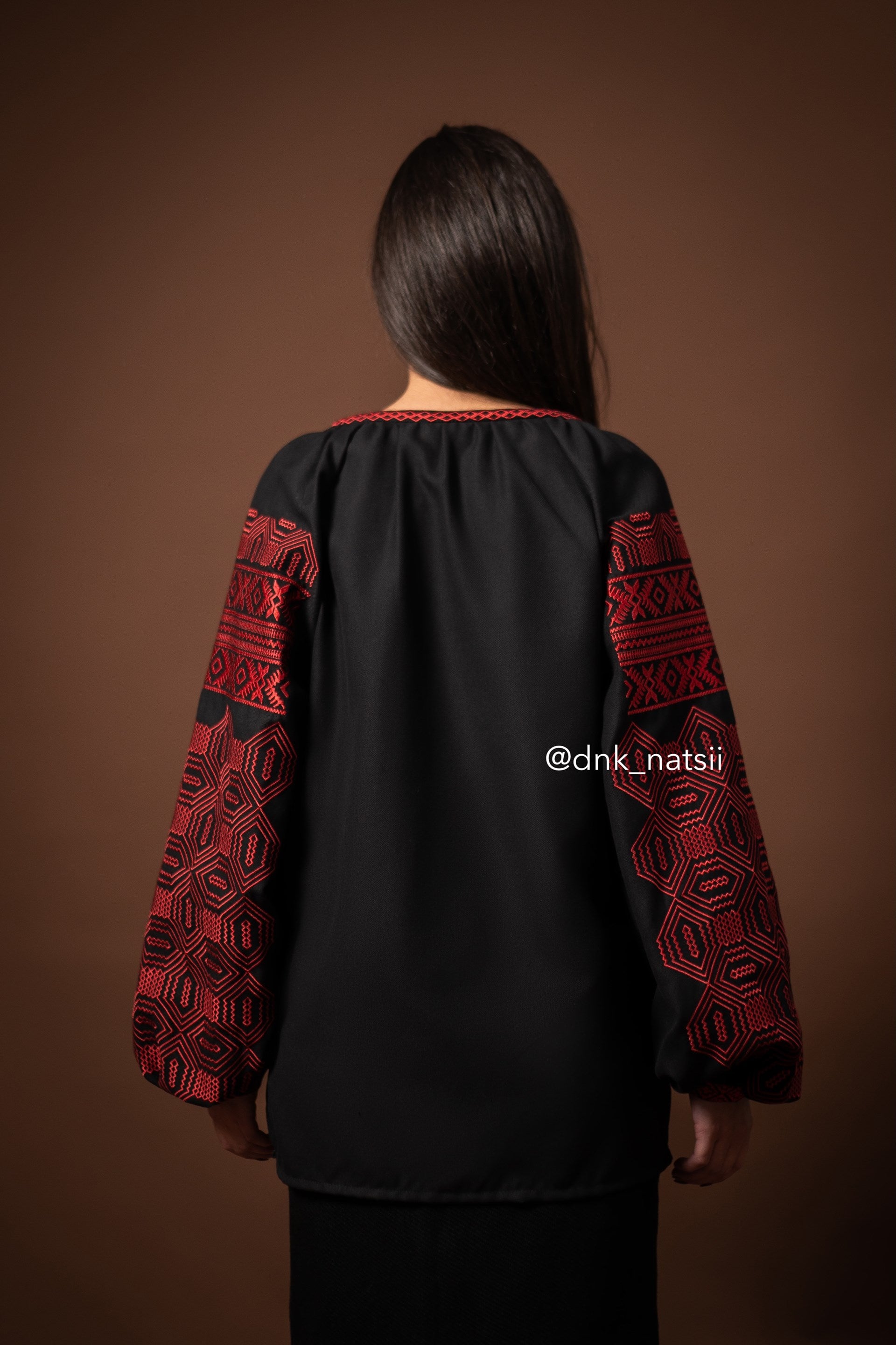 Вишиванка жіноча "Десна (4)"(чорна)