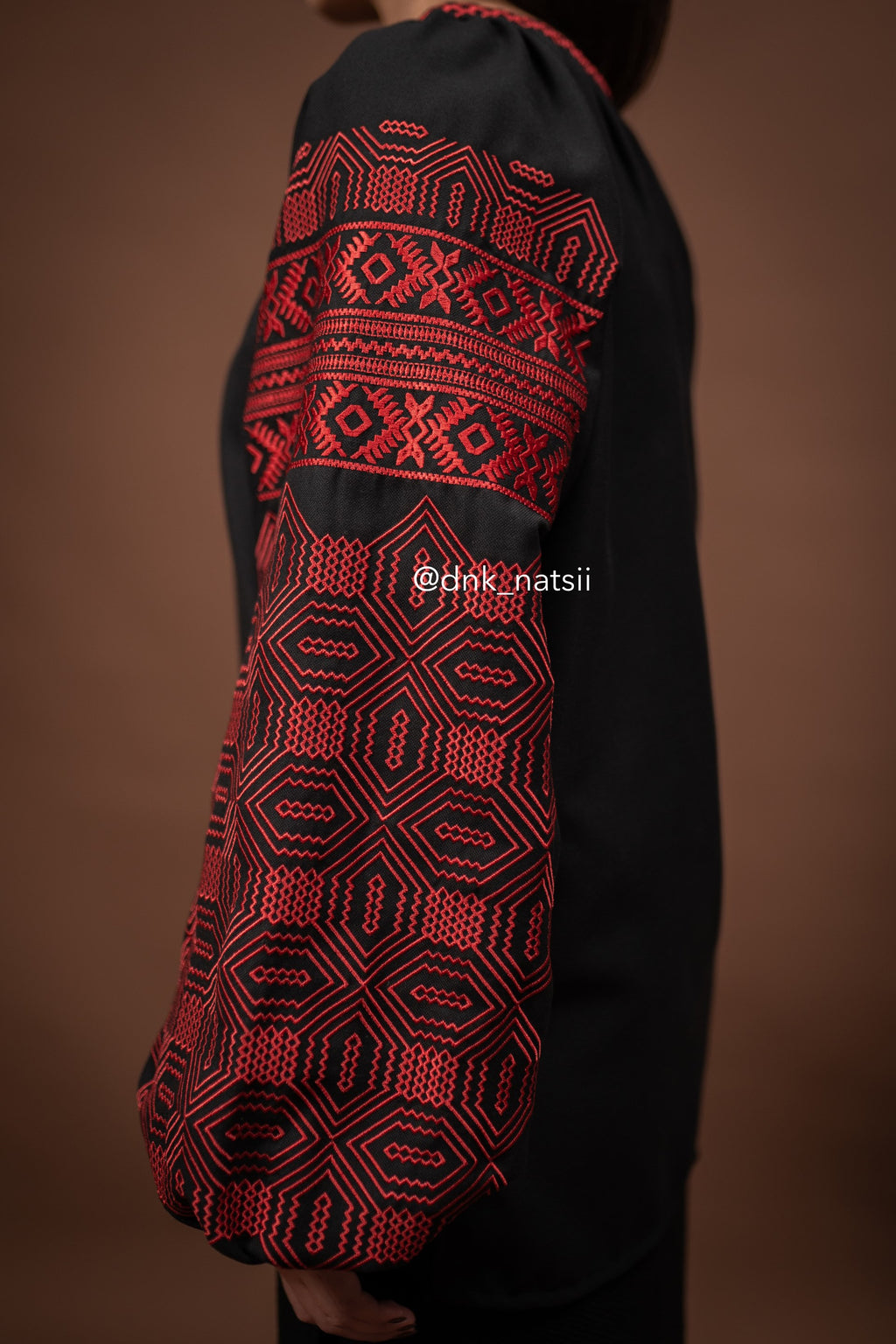 Вишиванка жіноча "Десна (4)"(чорна)