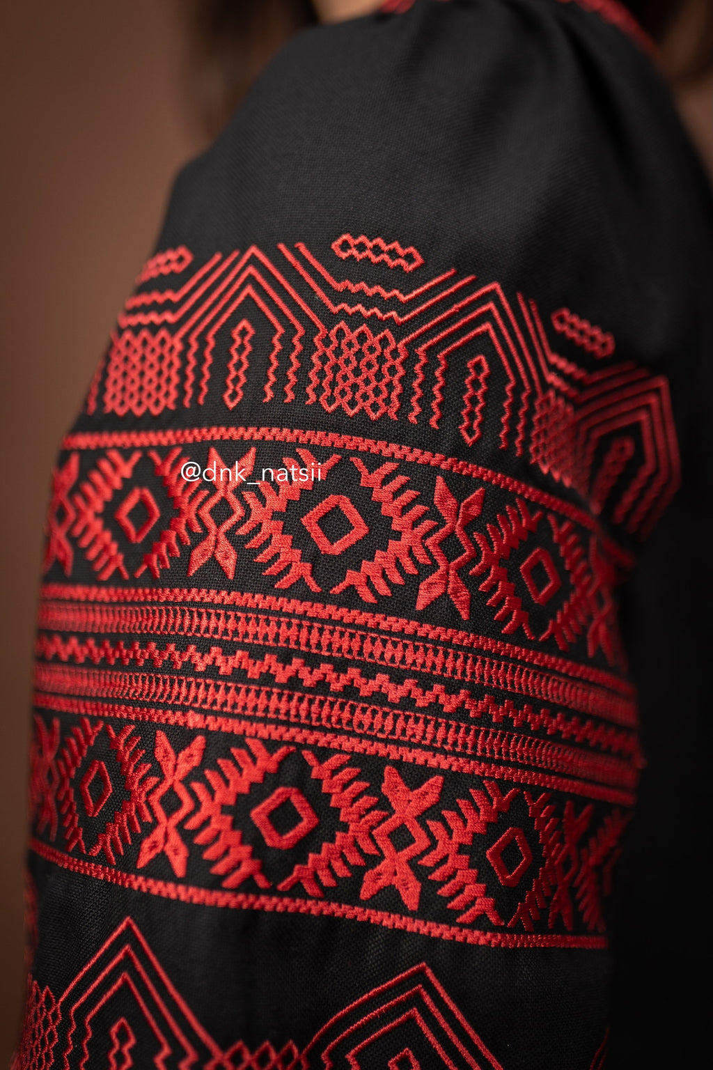 Вишиванка жіноча "Десна (4)"(чорна)