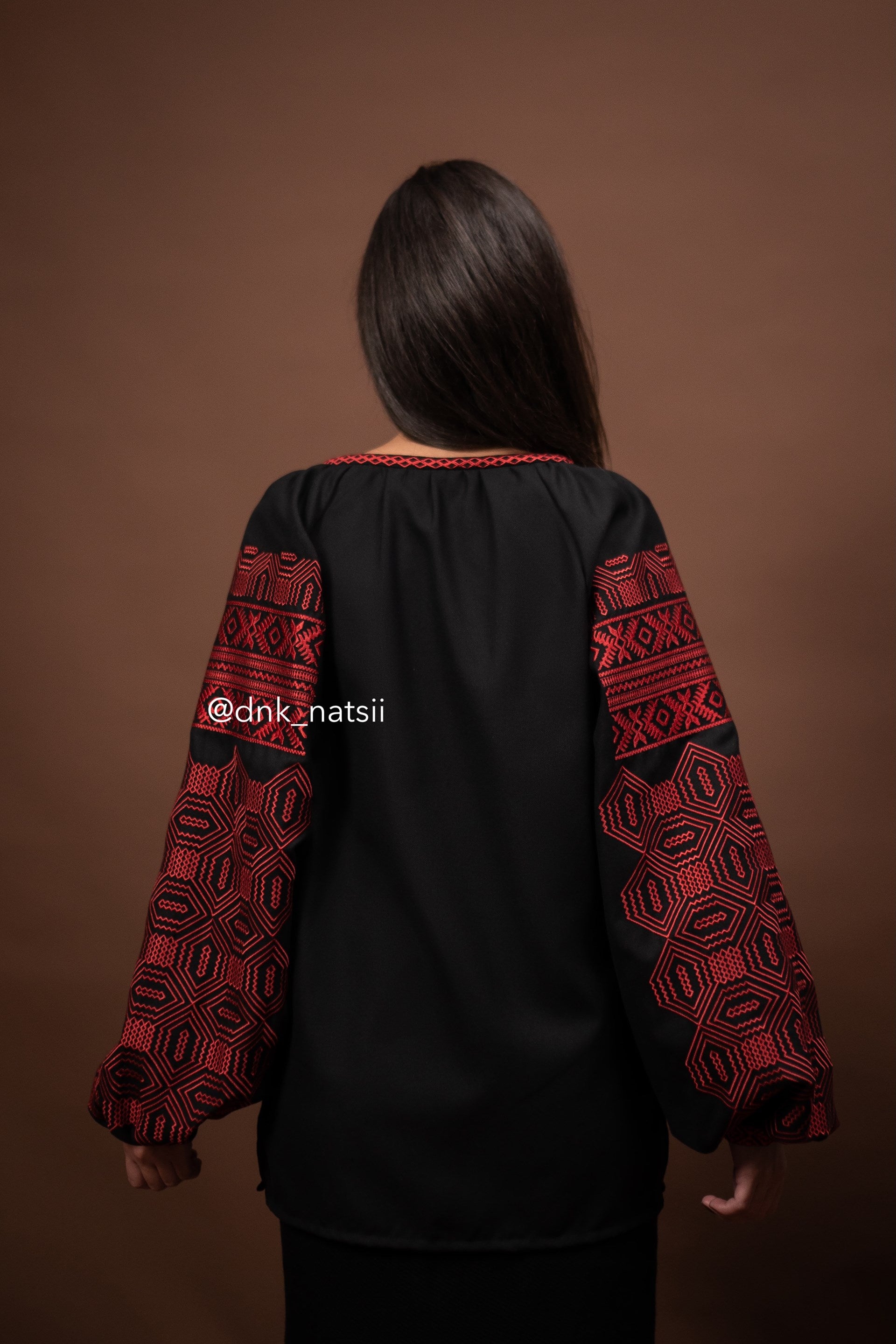 Вишиванка жіноча "Десна (4)"(чорна)