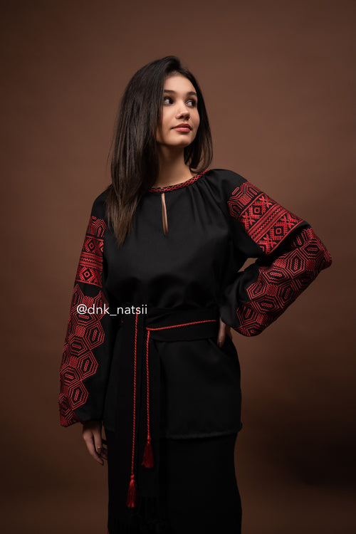 Вишиванка жіноча "Десна (4)"(чорна)