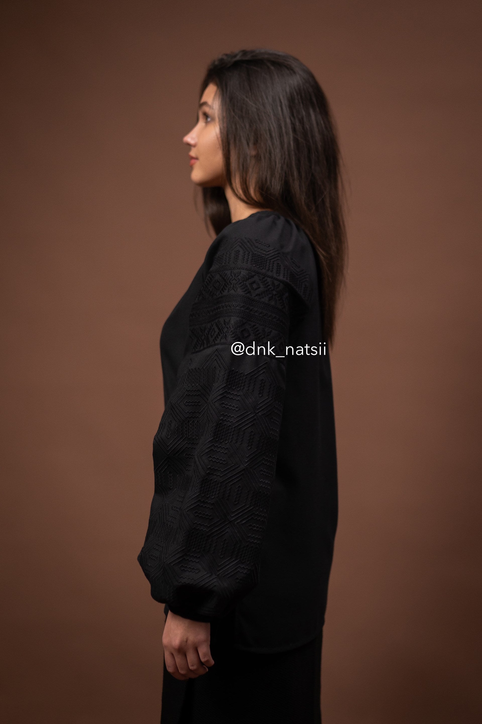 Вишиванка жіноча "Десна (2)"(чорна)