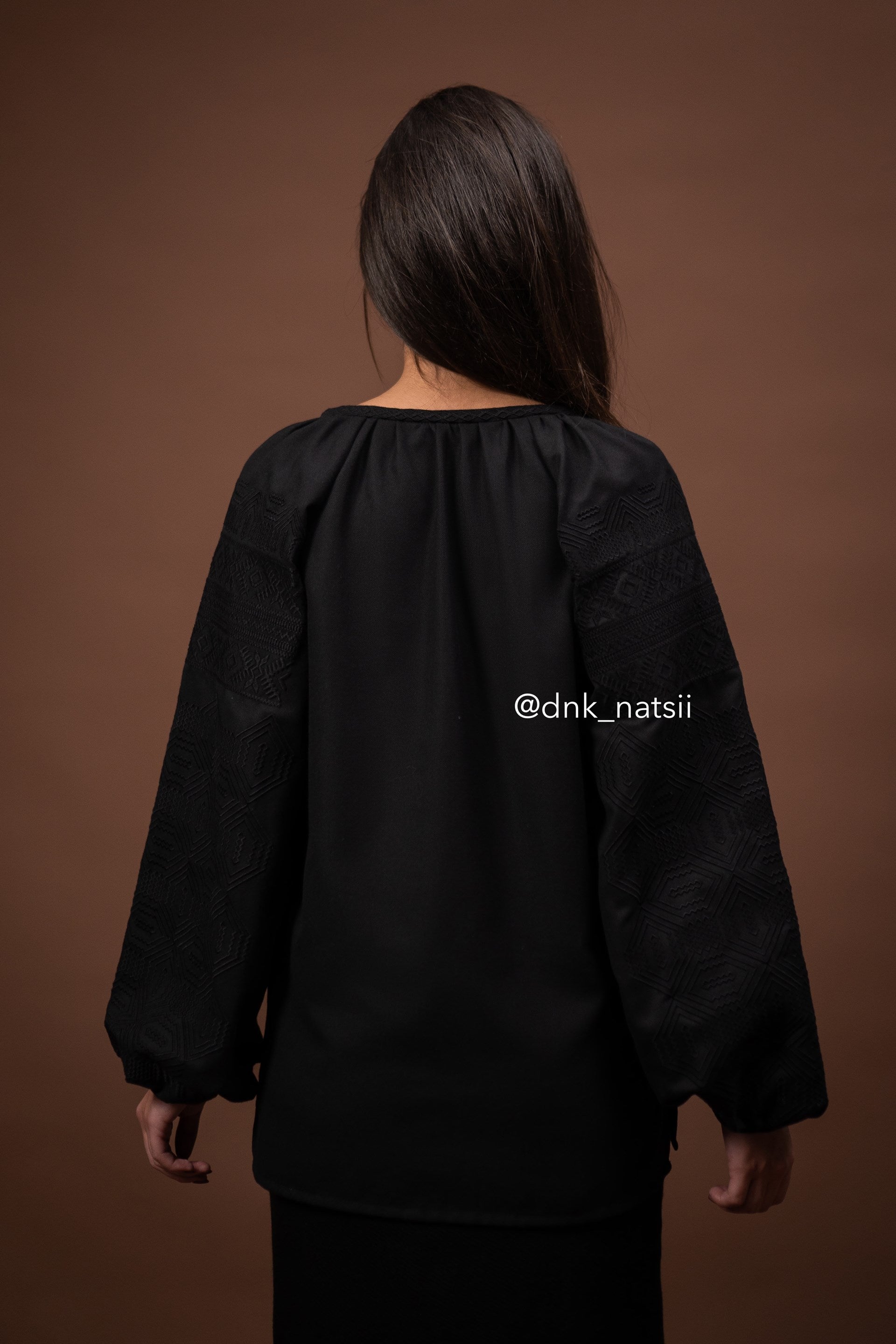 Вишиванка жіноча "Десна (2)"(чорна)