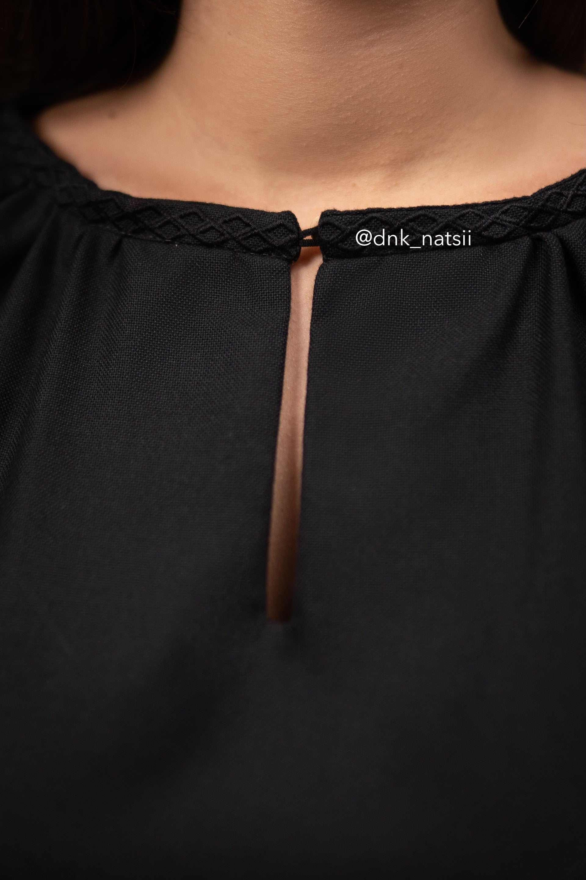 Вишиванка жіноча "Десна (2)"(чорна)