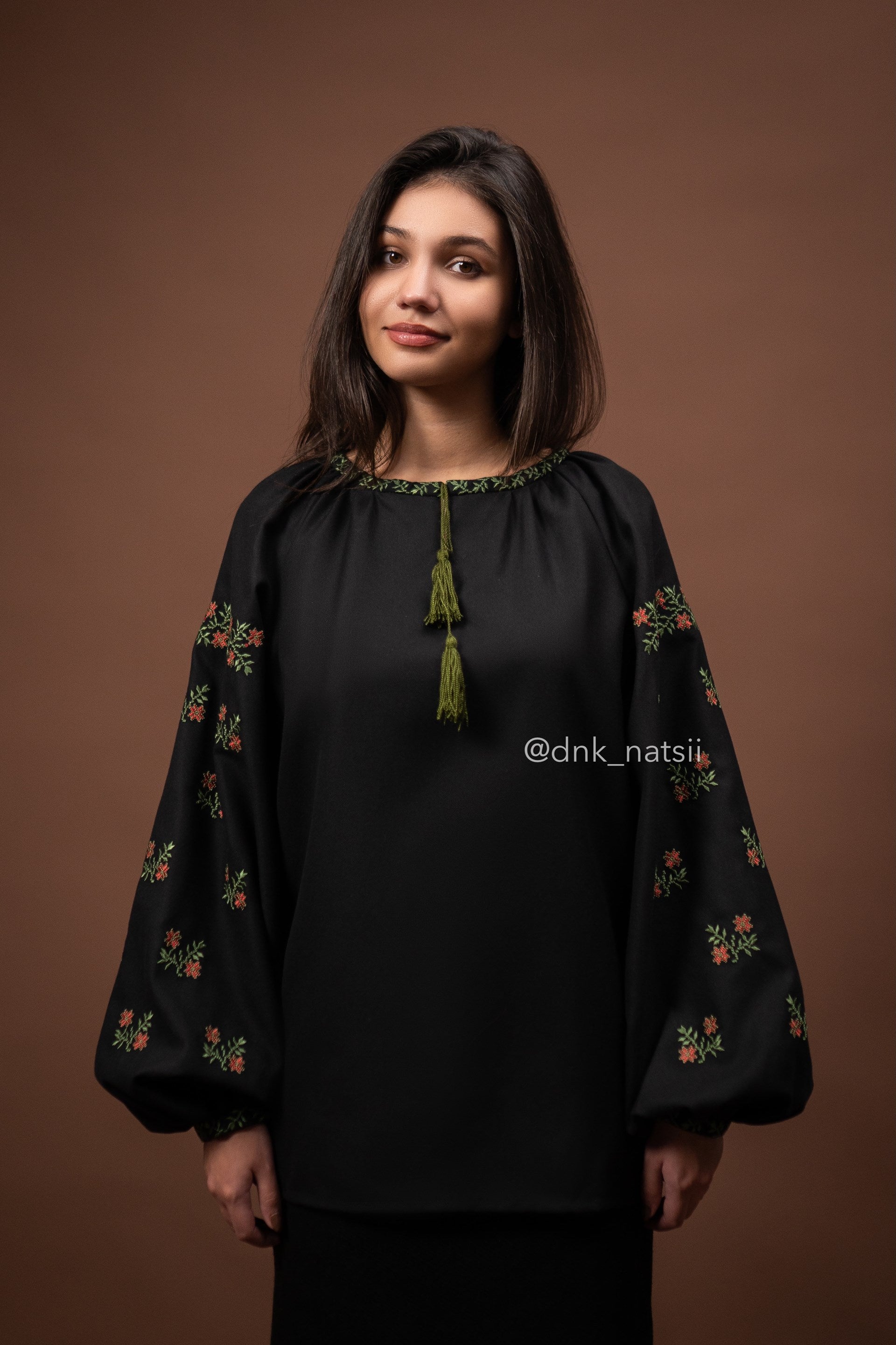 Вишиванка жіноча "Лелія (3)"(чорна)