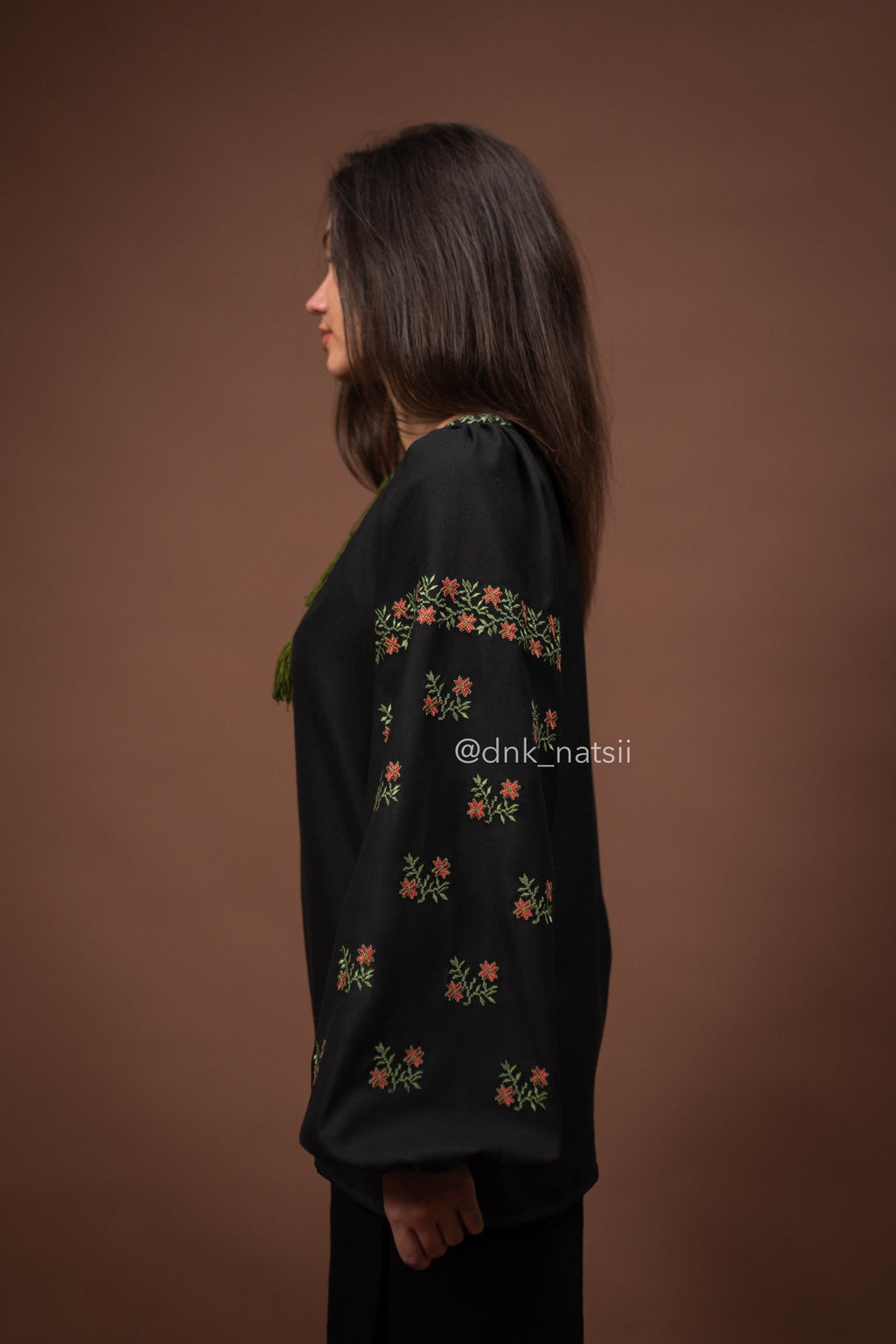 Вишиванка жіноча "Лелія (3)"(чорна)