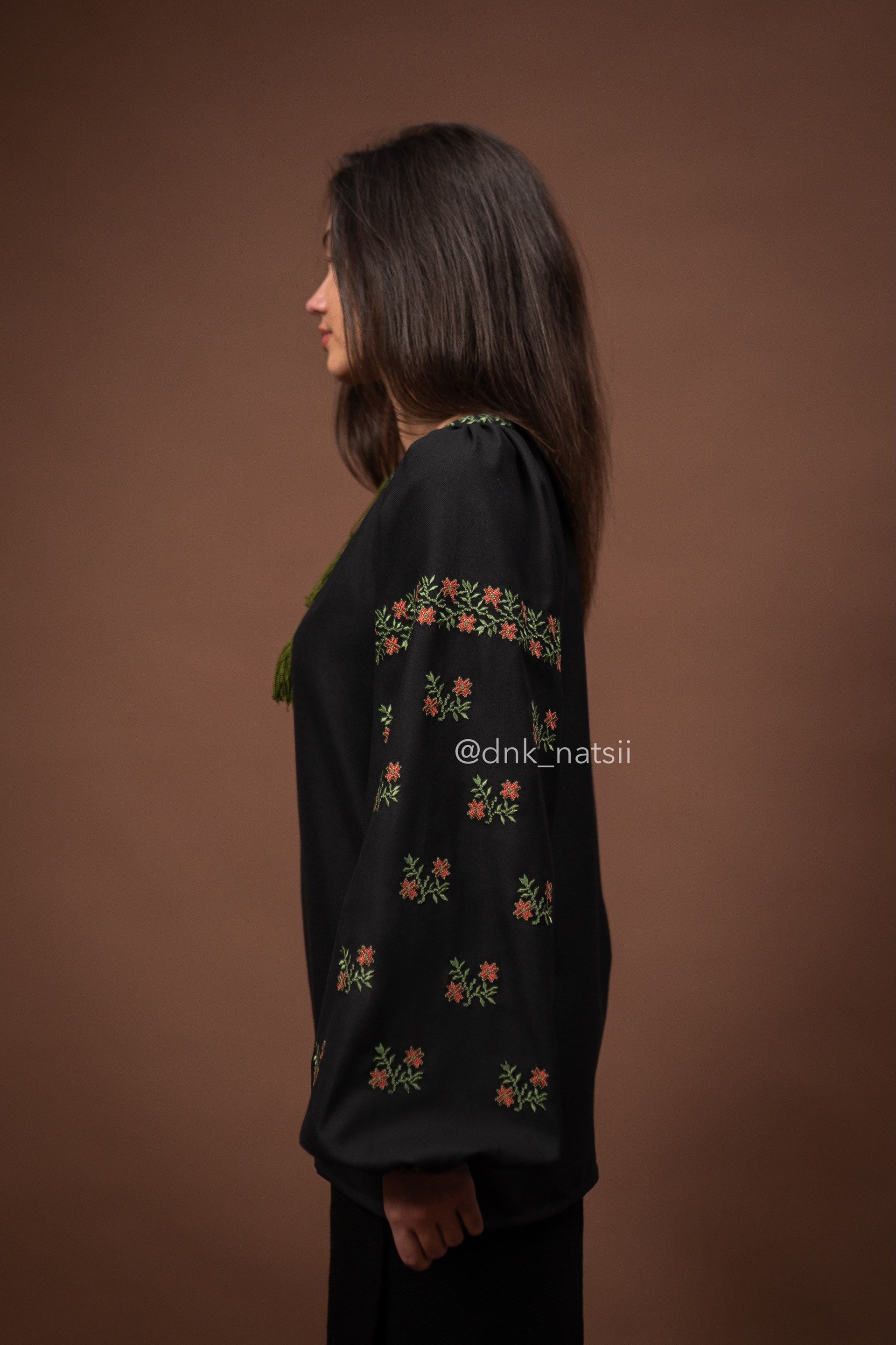 Вишиванка жіноча "Лелія (3)"(чорна)