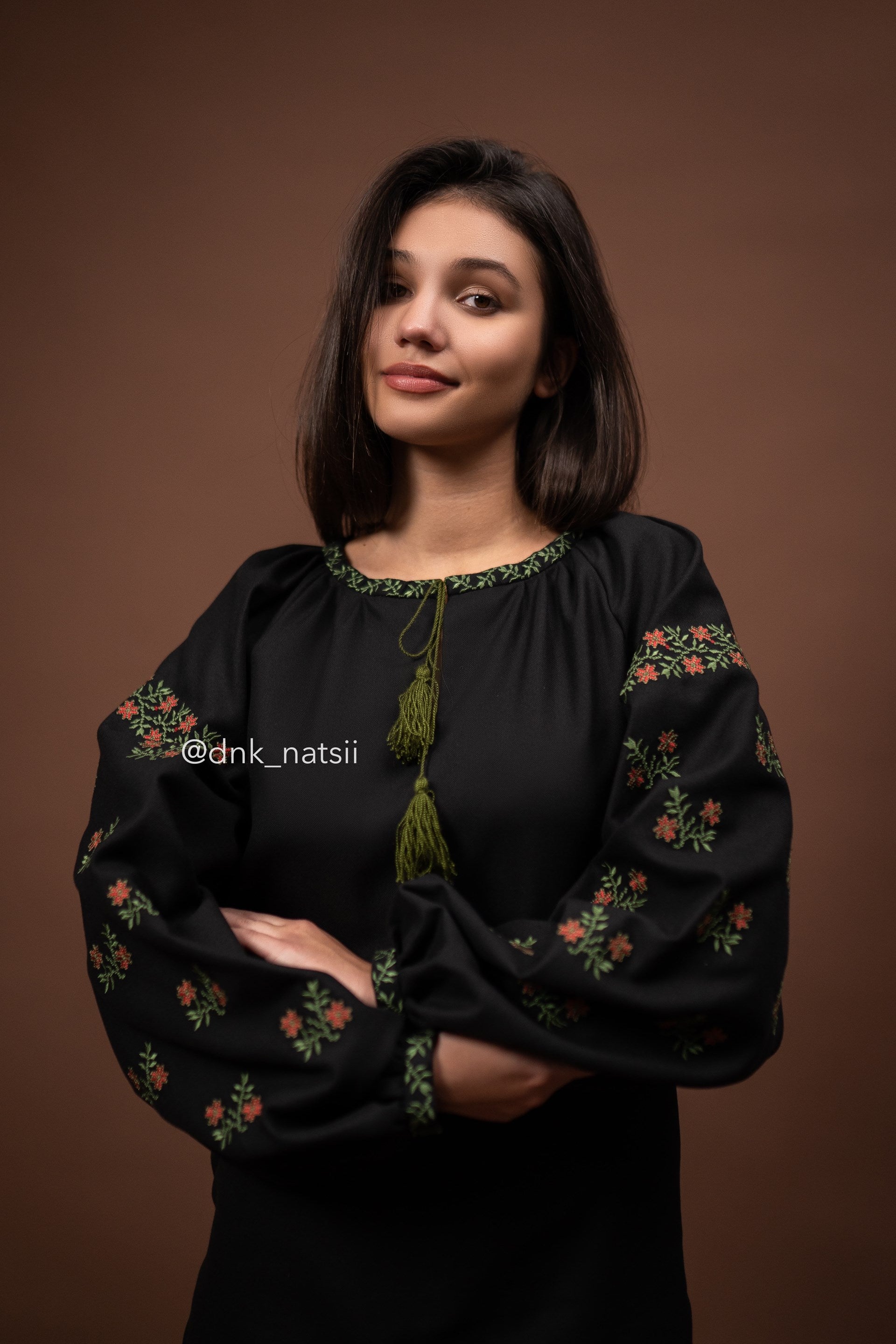 Вишиванка жіноча "Лелія (3)"(чорна)