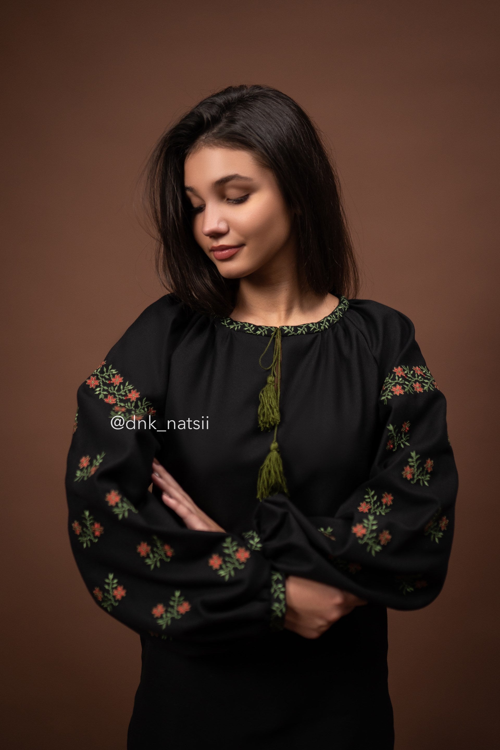 Вишиванка жіноча "Лелія (3)"(чорна)