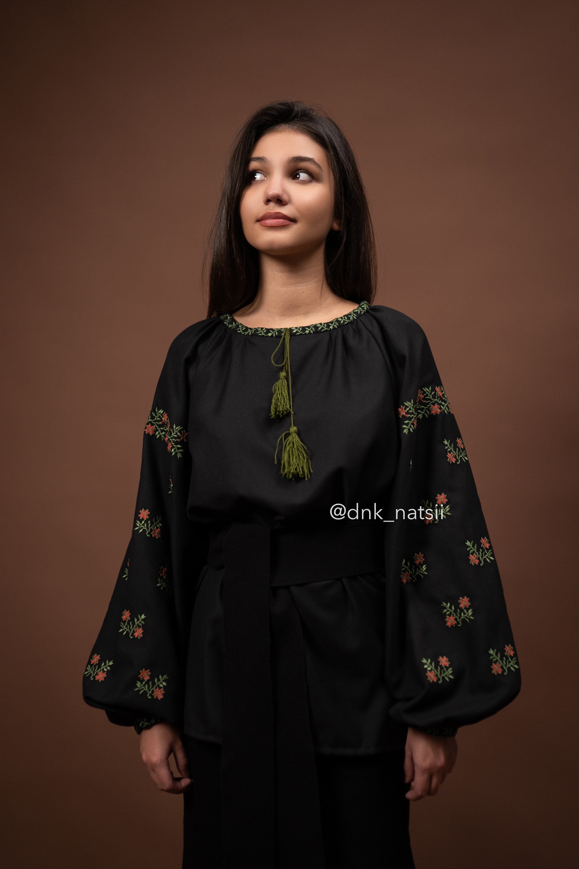 Вишиванка жіноча "Лелія (3)"(чорна)