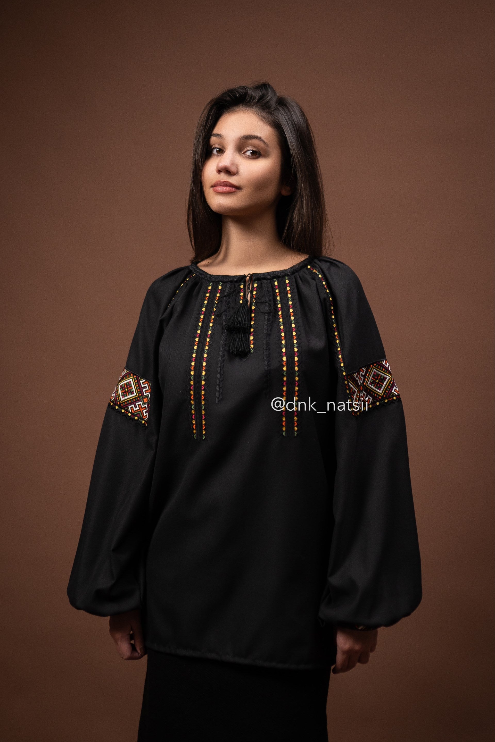 Вишиванка жіноча "Добробут (2)"(чорна)