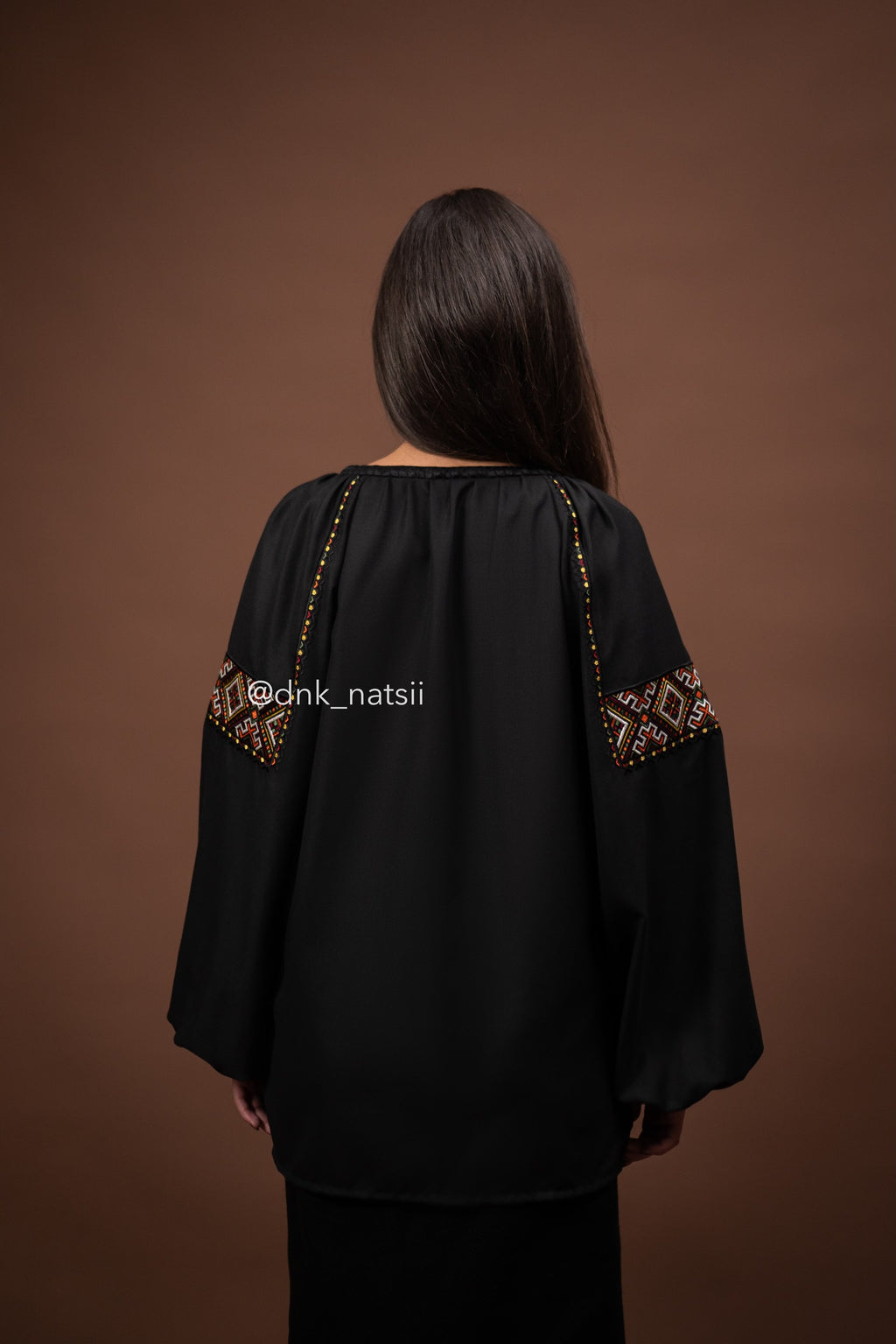 Вишиванка жіноча "Добробут (2)"(чорна)