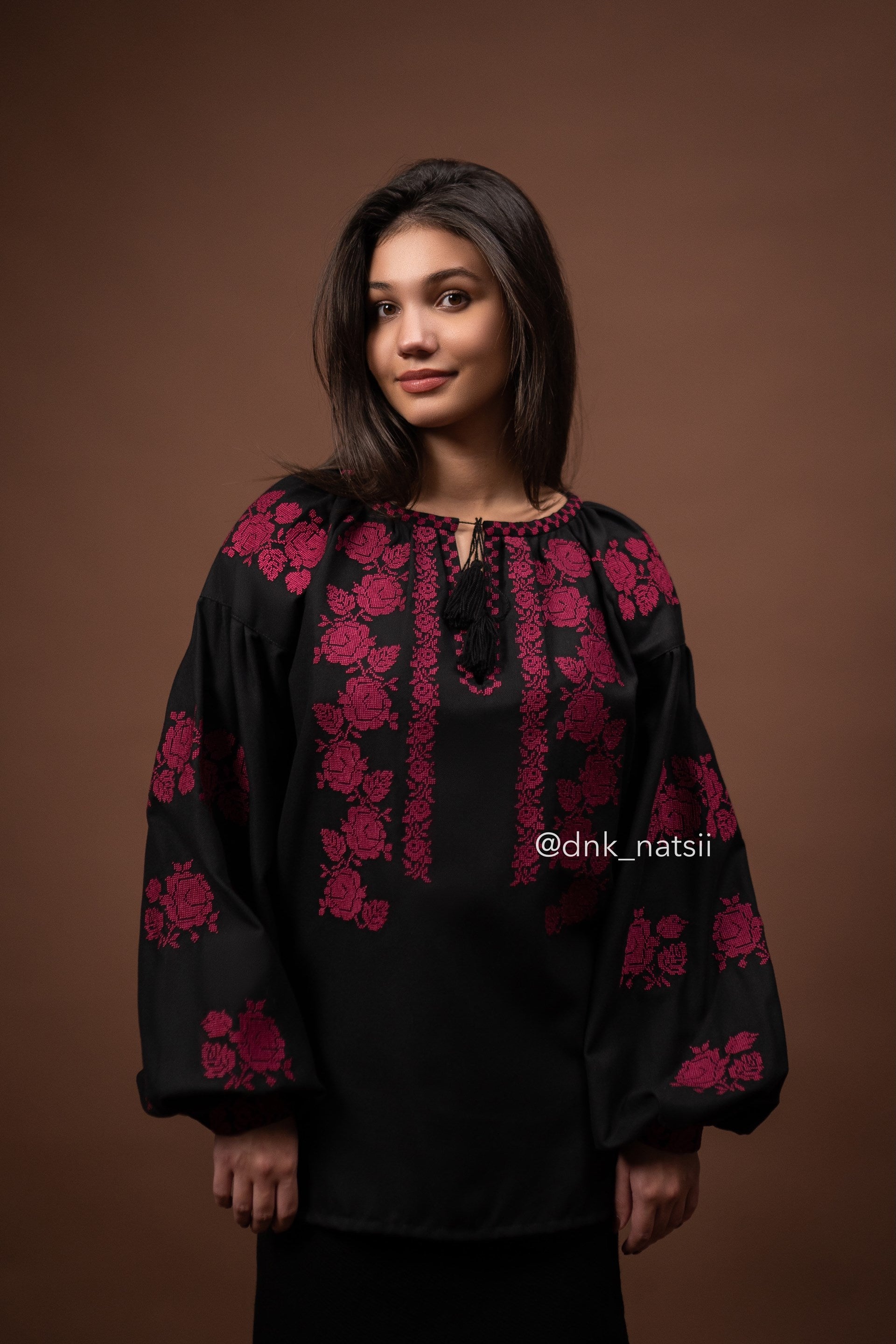 Вишиванка жіноча "Заквітчана (5)"(чорна)