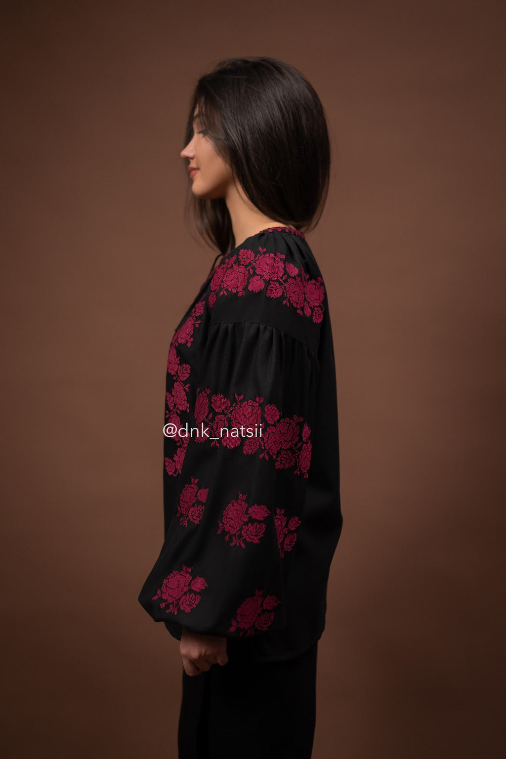 Вишиванка жіноча "Заквітчана (5)"(чорна)