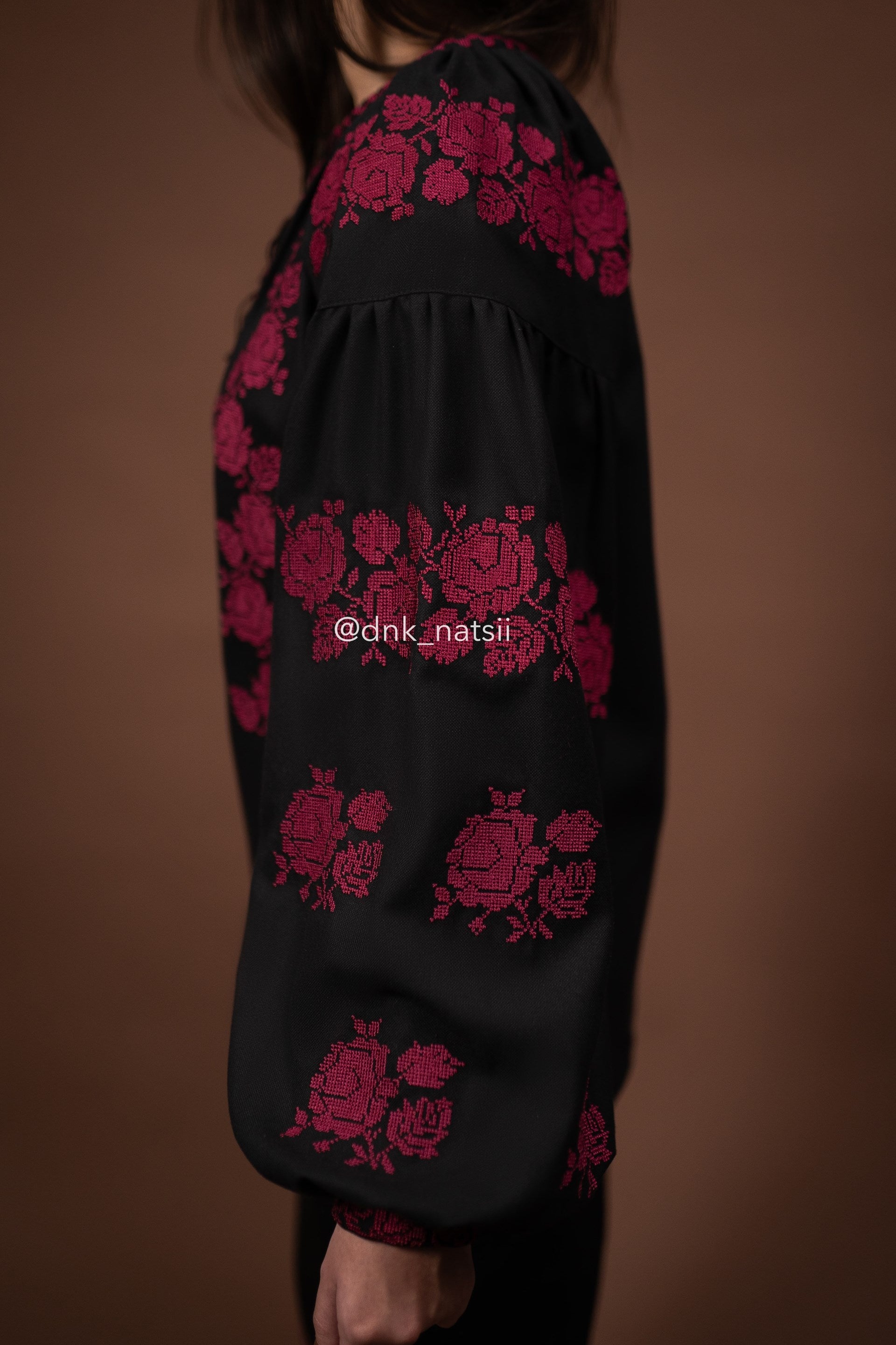 Вишиванка жіноча "Заквітчана (5)"(чорна)