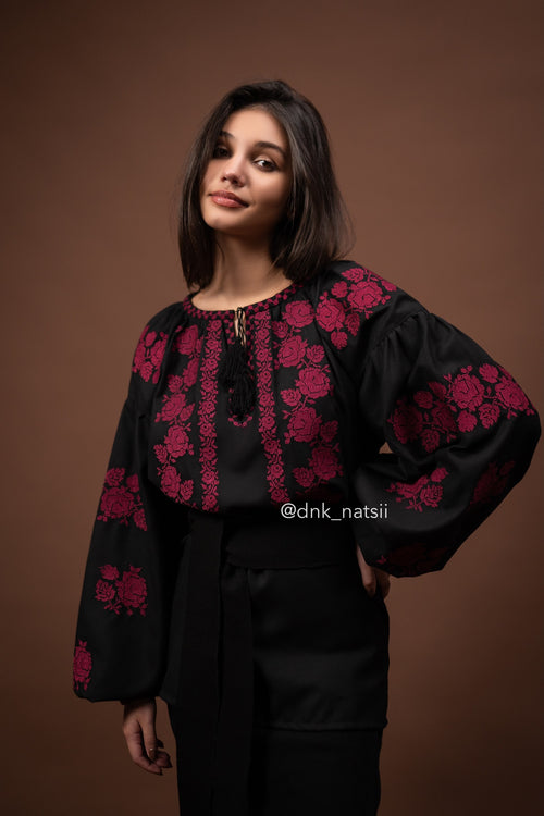 Вишиванка жіноча "Заквітчана (5)"(чорна)