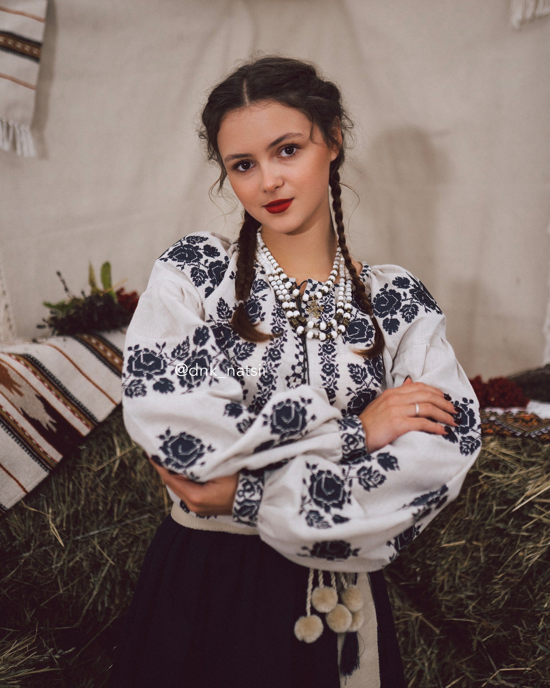 Вишиванка жіноча "Заквітчана (1)"(сіра)