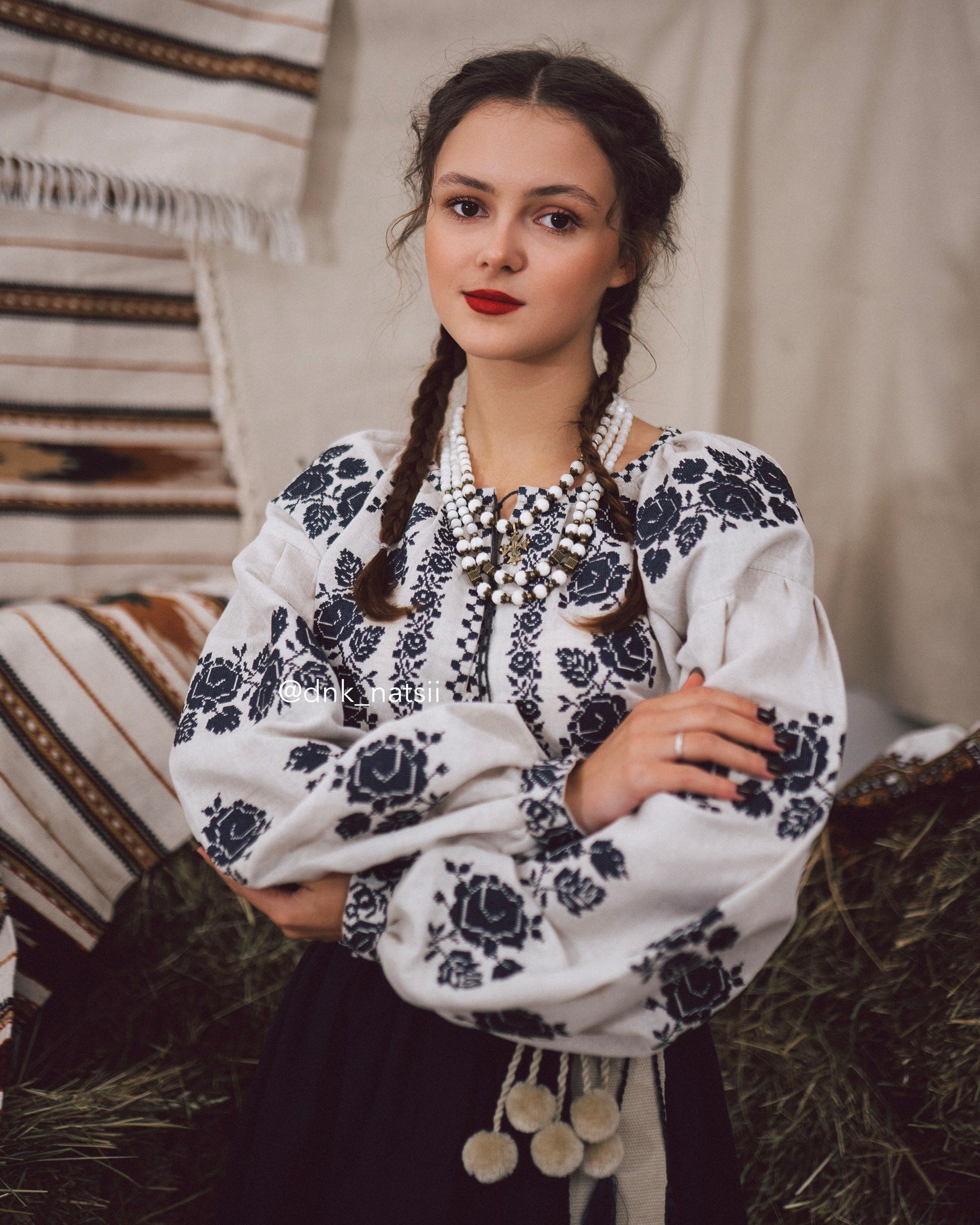 Вишиванка жіноча "Заквітчана (1)"(сіра)