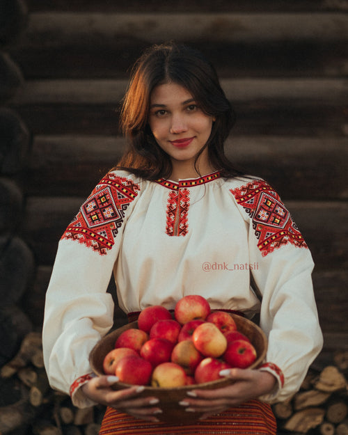 Вишиванка жіноча "Закарпатська (2)"(молочна)